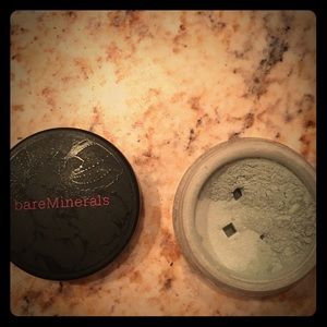 Bare minerals eyeshadow, never been used.